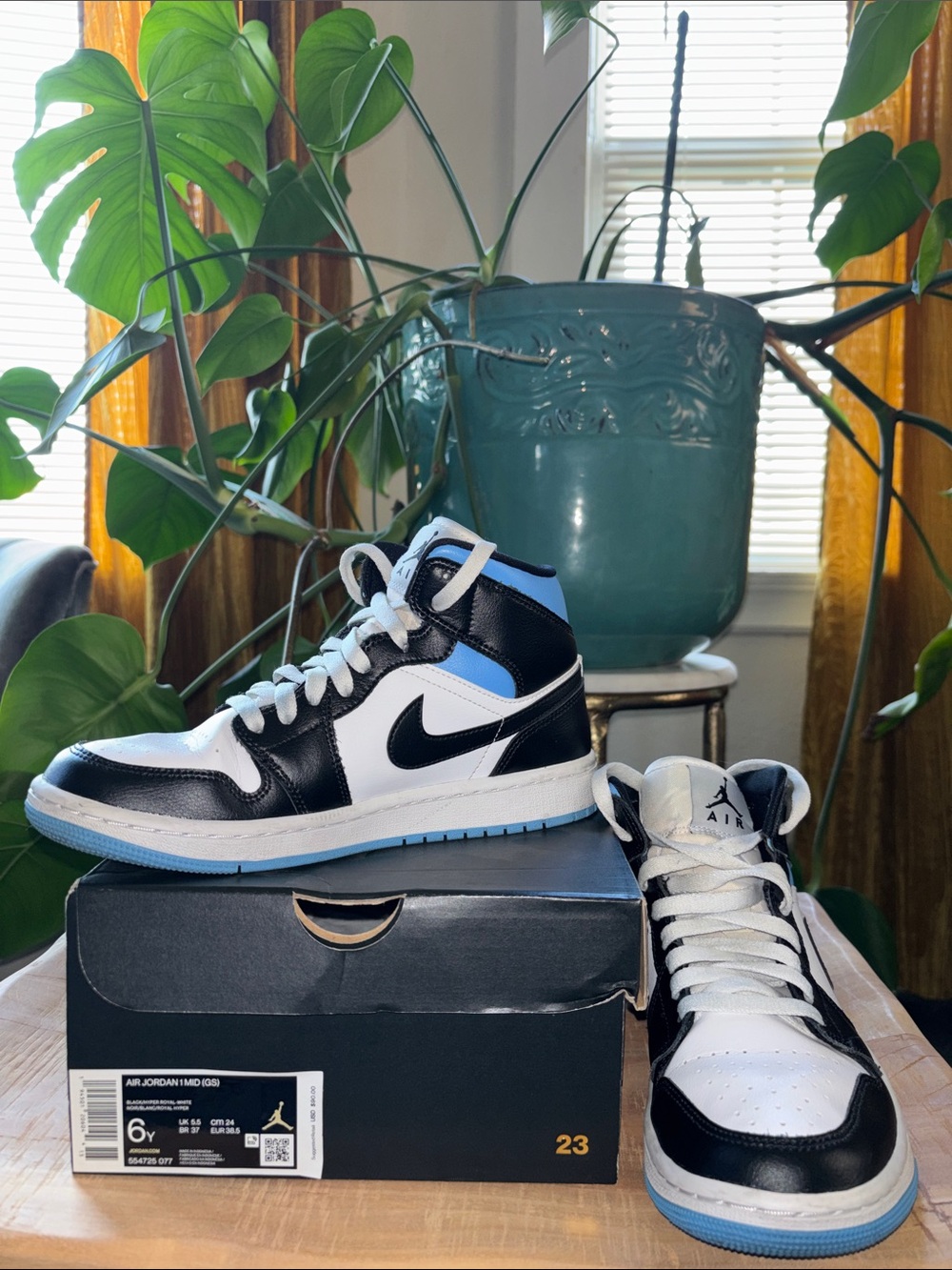 Jordan Air Jordan 1 Mid Black White Light Blue